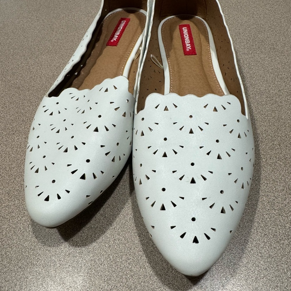New Unionbay white Leather Flats - Picture 2 of 5